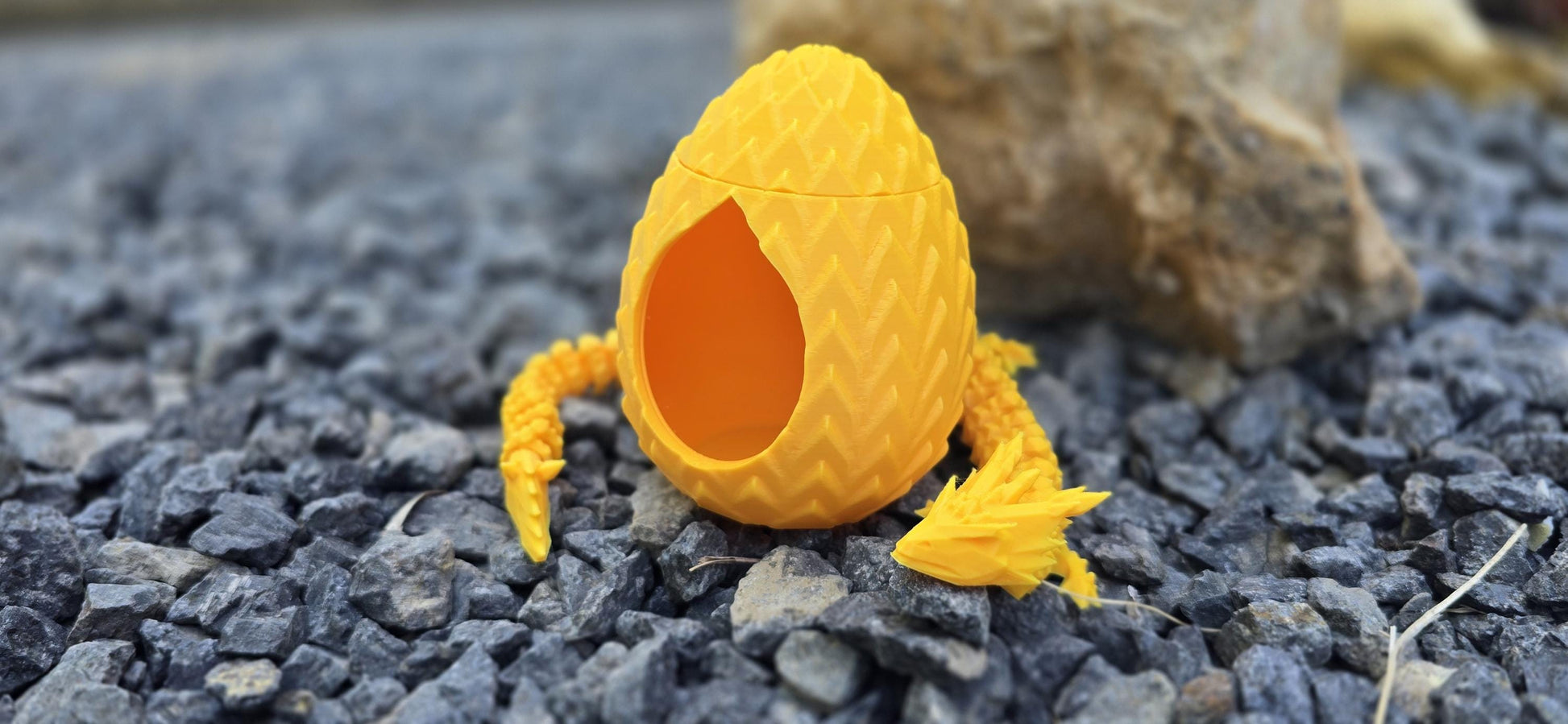 3D Printed Dragon egg w/ Dragon
