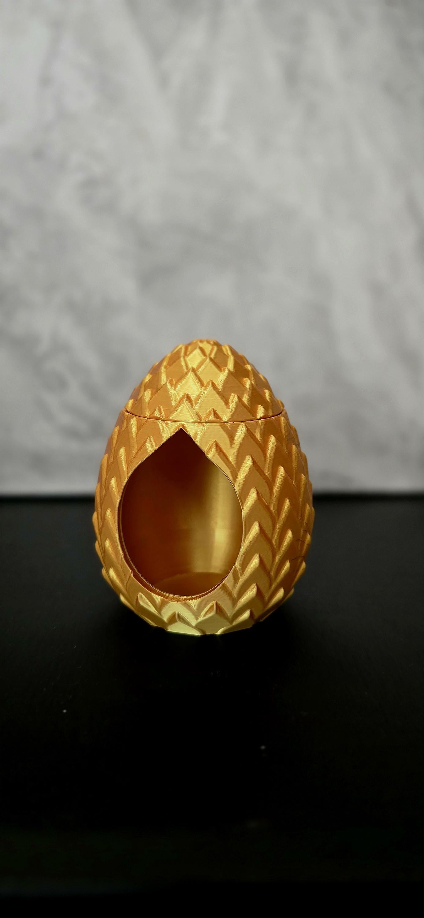 3D Printed Dragon egg w/ Dragon